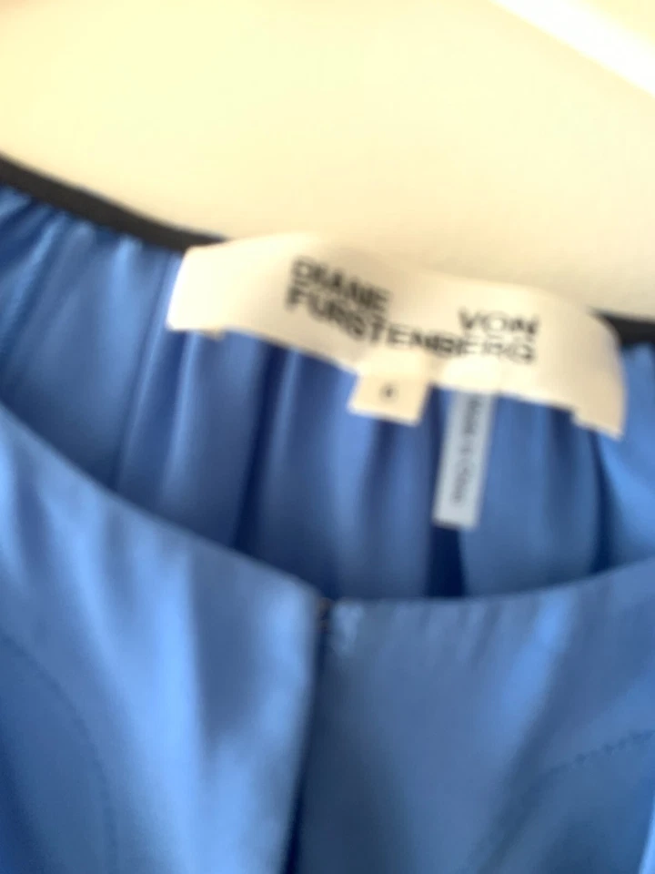 DVF 亮蓝色长袖丝绸裹身衬衫,尺寸 8 — 第 3/4 张图片