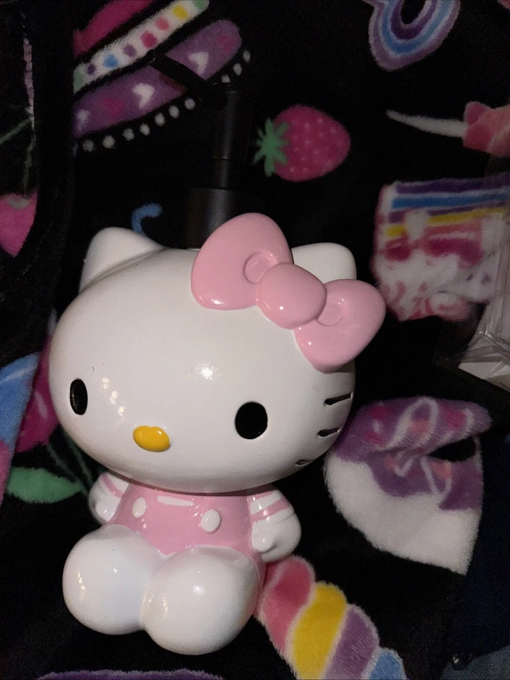 Nuevo con etiquetas Dispensador de Jabón de Manos de Cerámica Sanrio Hello Kitty Bomba Arco a Rayas Rosa Foto 2 de 4