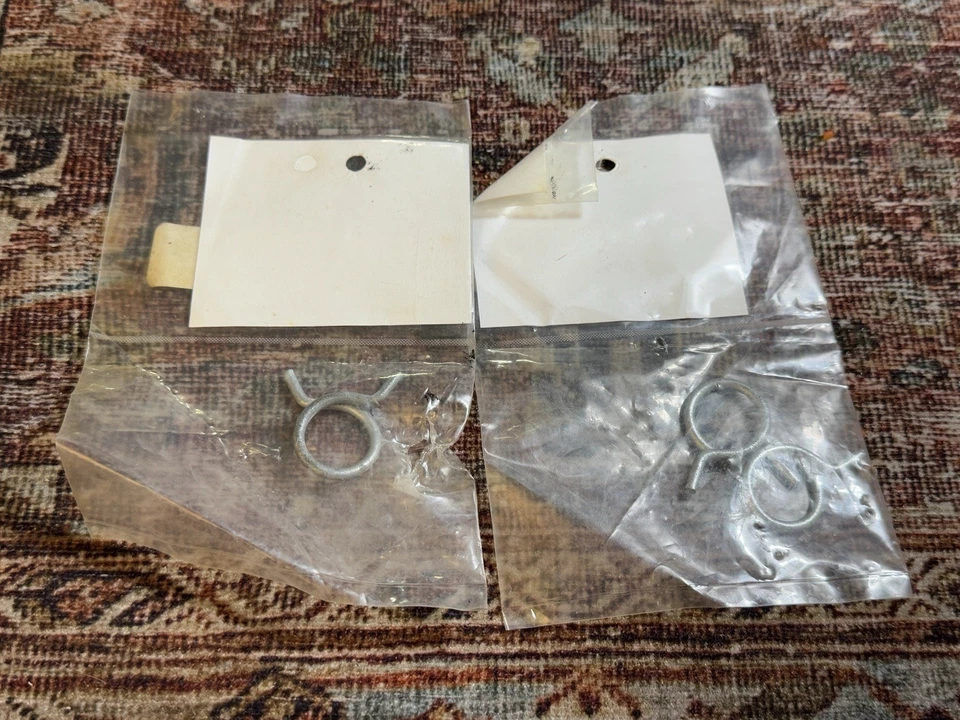 Kit de abrazadera de manguera de respirador Mustang F100 1965-68 OEM Ford 279 350 Foto 4 de 4