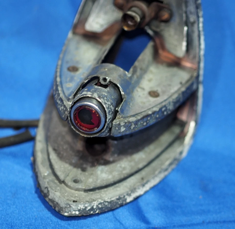 Cadillac Serie 62 1953 luz trasera derecha carcasa OEM buena forma guía B5-51 Foto 3 de 4