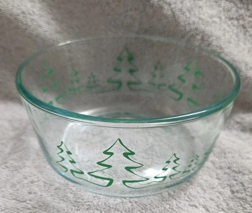 Vintage Pyrex 7201 1 quart Christmas Tree Pattern Glass Bowl EUC! (No Lid)
