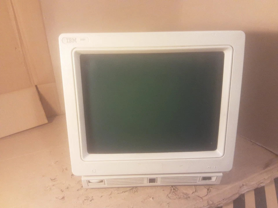 VINTAGE 1994 IBM 3151 Terminal CRT Display  Type 3151-31. P/N: 6459260 , UK MADE - Image 2 of 4