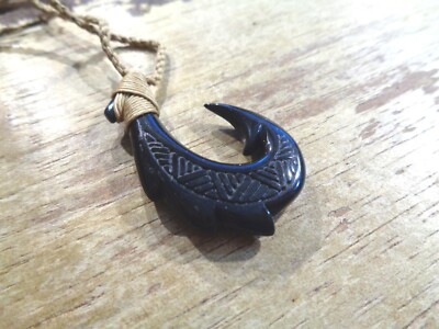 30MM HAND-CARVED BLACK JADE HAWAIIAN POLYNESIAN MAKAU SHARK FISH