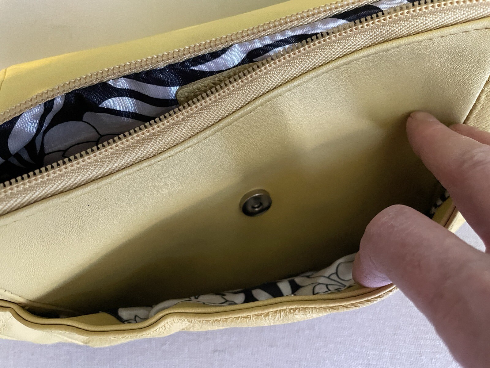 BNWOT DOMO Yellow Leather Handbag Clutch / Grab / Shoulder Bag. Mothers