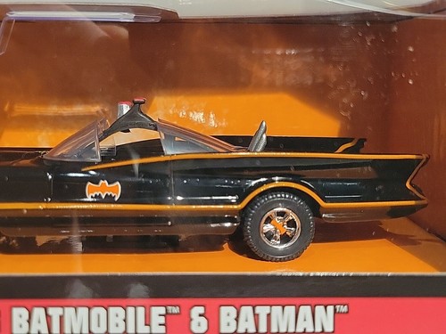 Jada Toys Classic TV Series 1966 Batmobile & Batman (98259) - Picture 4 of 10