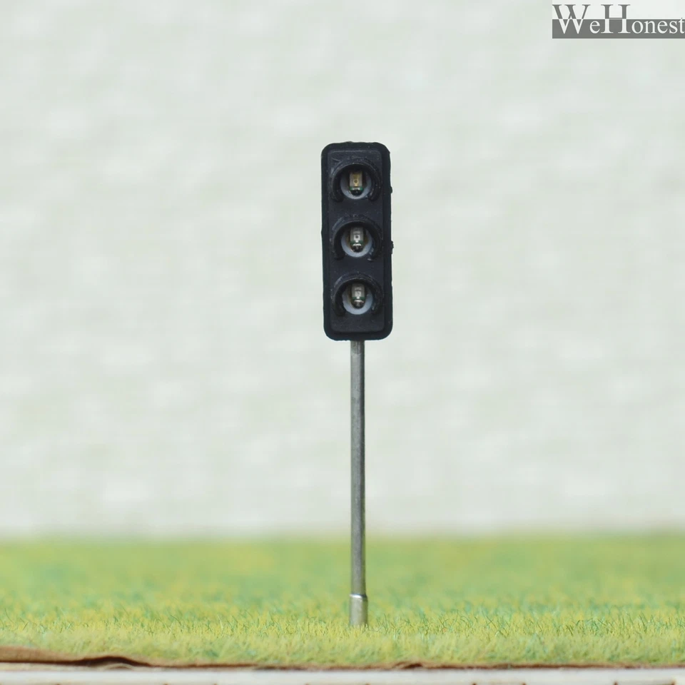 3 x HO / OO Traffic Light Signal LED Model Train Architecture crossing Street #7 - Image 4 of 4