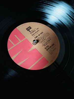 LP OLIVIA NEWTON JOHN Come On Over EMS80490 TOSHIBA EMI JAPAN