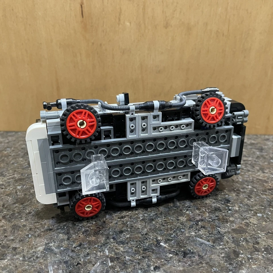 LEGO Ideas BTTF DeLorean Time Machine (21103) - Back to the Future 100% Complete - Image 3 of 4