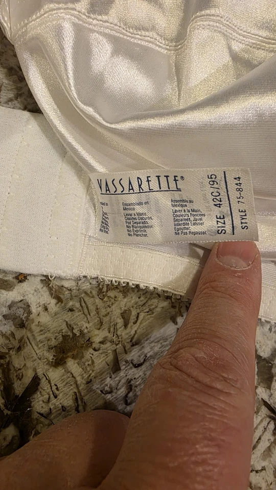 Sujetadores vintage Vassarette satinados talla 42c blanco hielo nuevos con etiquetas nos con aros Foto 4 de 4