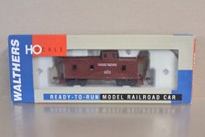 WALTHERS 932-7542 HO GAUGE UNION PACIFIC OXIDE RED WOOD CABOOSE WAGON 3273 on
