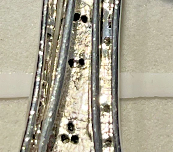 Collar de 2 cruces vintage de plata de ley de .925 con astillas de diamantes y zafiros azules Foto 4 de 4