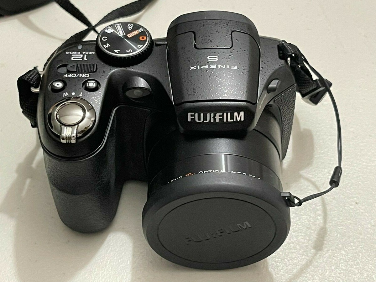 FUJIFILM FinePix S1800 デジタル一眼レフカメラ Amazon | 富士フイルム FinePix S1800 12.2MPデジタルカメラ 18