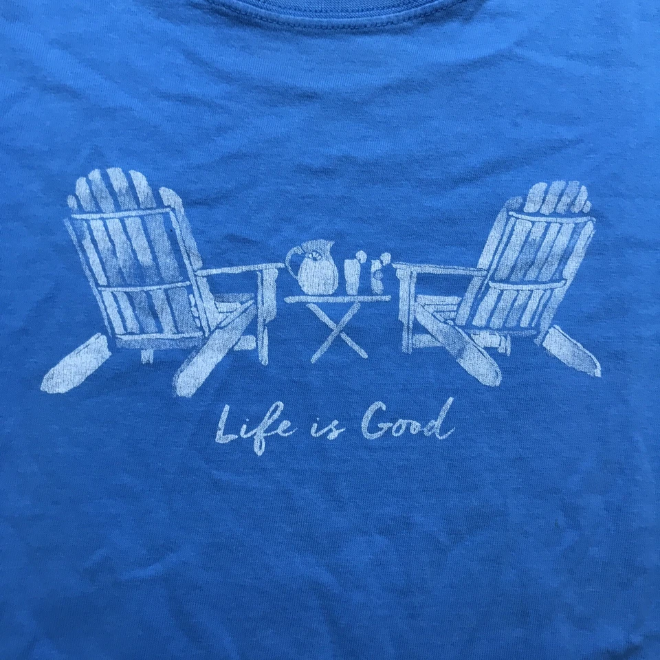 Camiseta Life Is Good para mujer pequeña azul gráfica sillas de playa escena trituradora de limón Foto 2 de 4