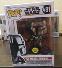 Funko Pop! Star Wars #491 The Mandalorian with Dark Saber Glow in the Dark Spec