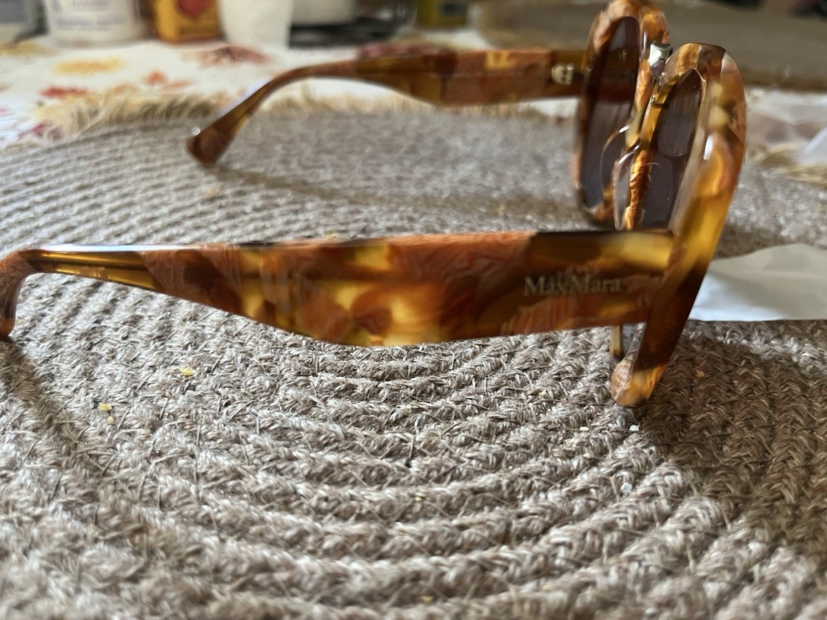 MaxMara Oversized Tortoise Gold Sunglasses MaxMara MM0127 Sunglasses | Select Eyewear main image 3