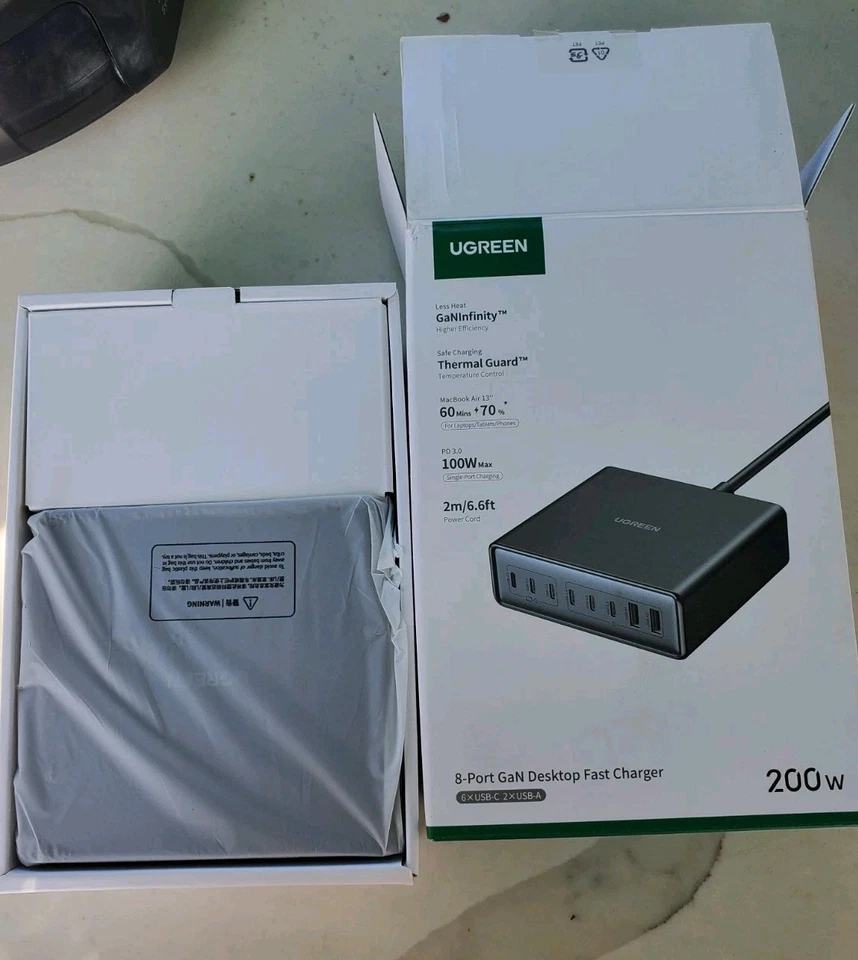 UGREEN 200W GaN USB C Charging Station, 8-Port Desktop Charger - Image 4 of 4