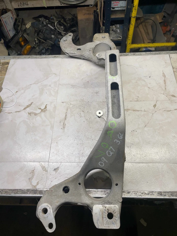 AUDI Q7 2009 torre de puntal soporte delantero soporte montaje OEM Foto 4 de 4