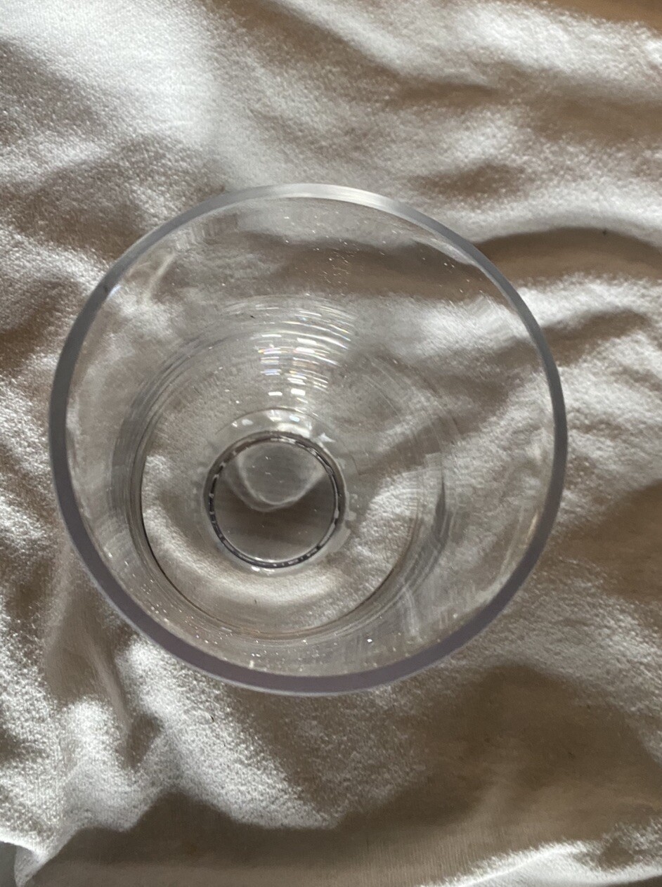 Set Of 4 Hurricane Clear Glass Holder Vase. 6&rdquo; Tall 4&rdquo; Wide.