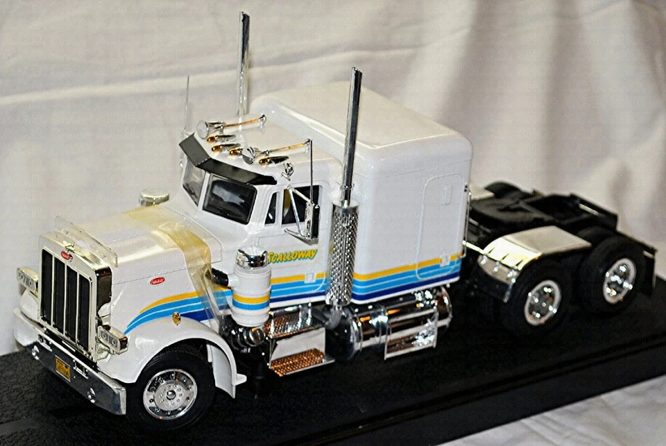 Peterbilt 359 Convenzionale Camion SCALLOWAY 1967-77 Bianco 1:24 Revell 08890 - Immagine 3 di 4