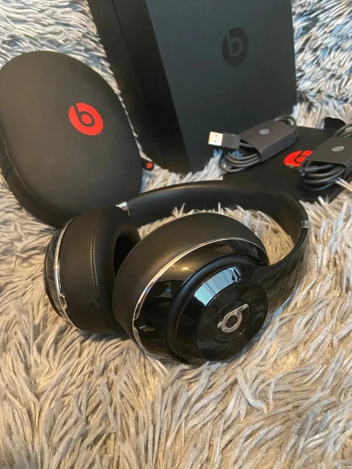 Beats Studio2 Wireless Kopfhörer Over-Ear Bluetooth Beats by Dre - Gloss Black - Bild 3 von 4