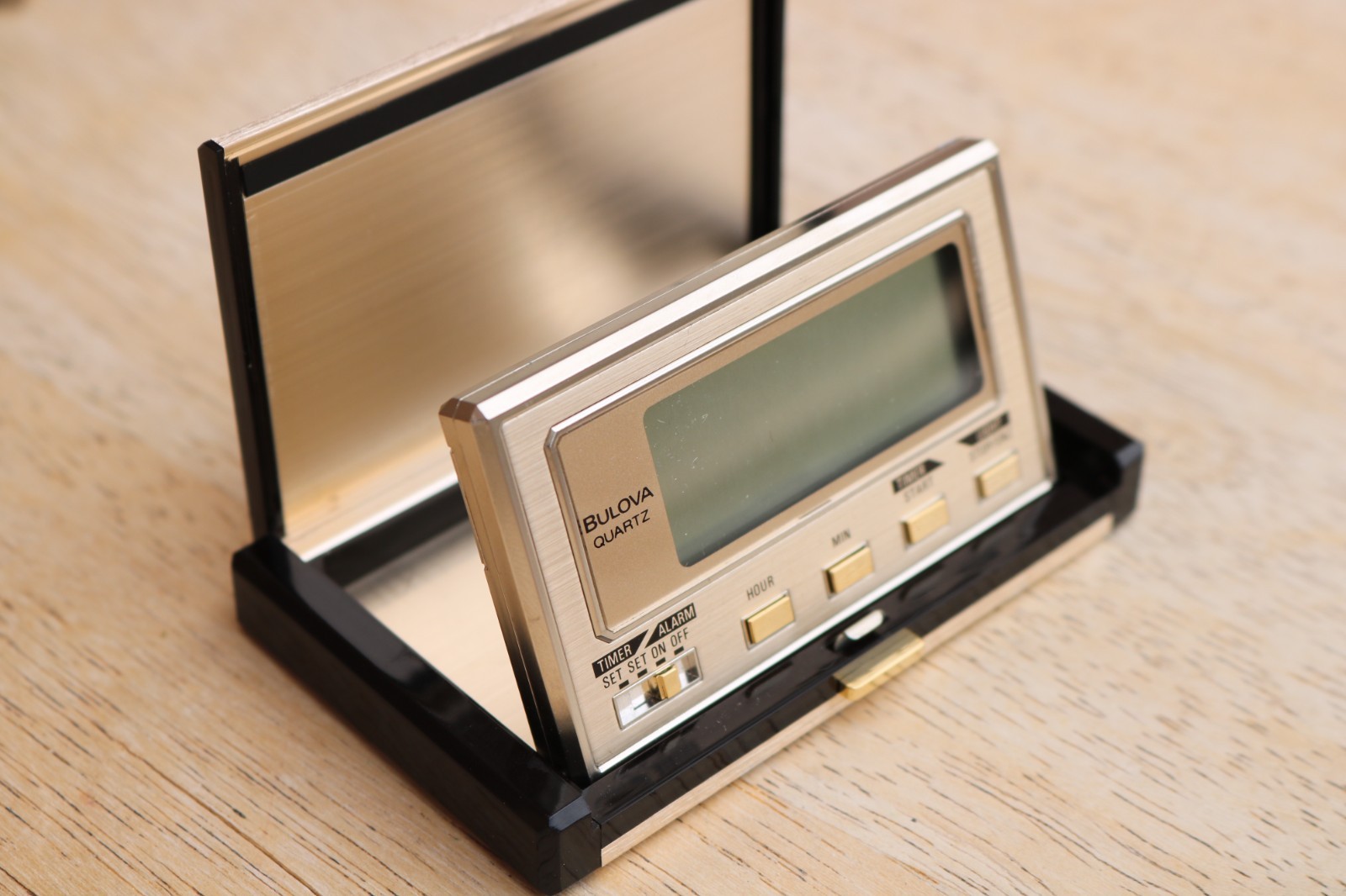 Vintage Bulova Quartz B 6998 Digital Travel Alarm Clock Silver Folding Desk Japan photo Vintage Bulova Quartz B 6998 Digital Travel Alarm Clock Silver Folding Desk Japan featured image