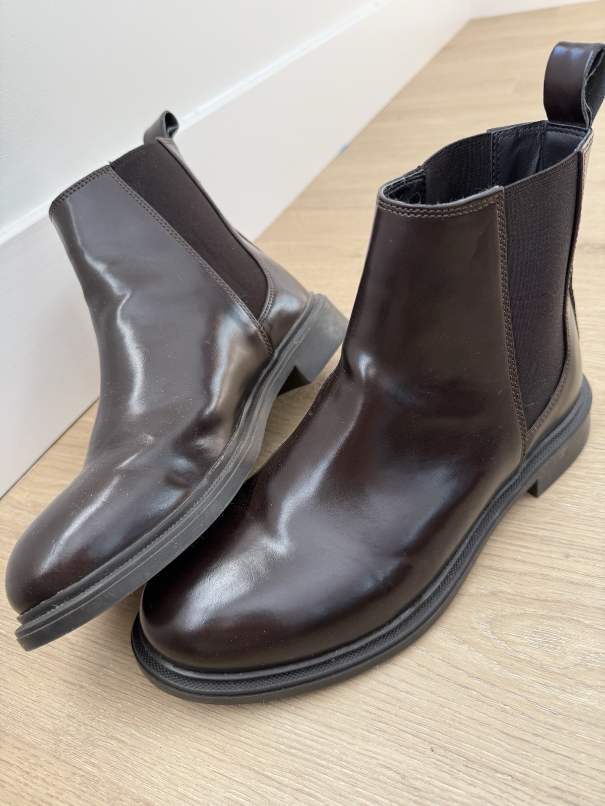 ZARA Women’s Brown Chelsea Boots Pull Tab Round Toe Ankle Synthetic Size 40