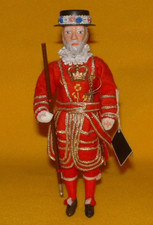 Peggy Nisbet – Beefeater Doll BR/330 – Yeoman Warder of the Tower of London (B)