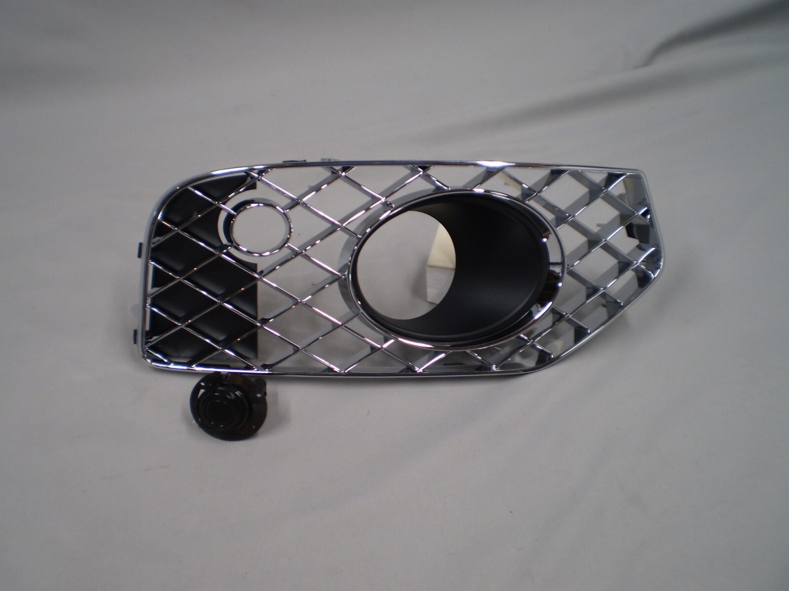 OEM New Bentley Fying Spur Right Lower Chrome Air Guide Grill For 2020+