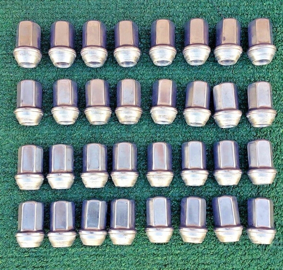 Juego de 32 tuercas de rueda de fábrica genuinas GM OEM tuercas Sierra Silverado 2500 2500HD Foto 3 de 4