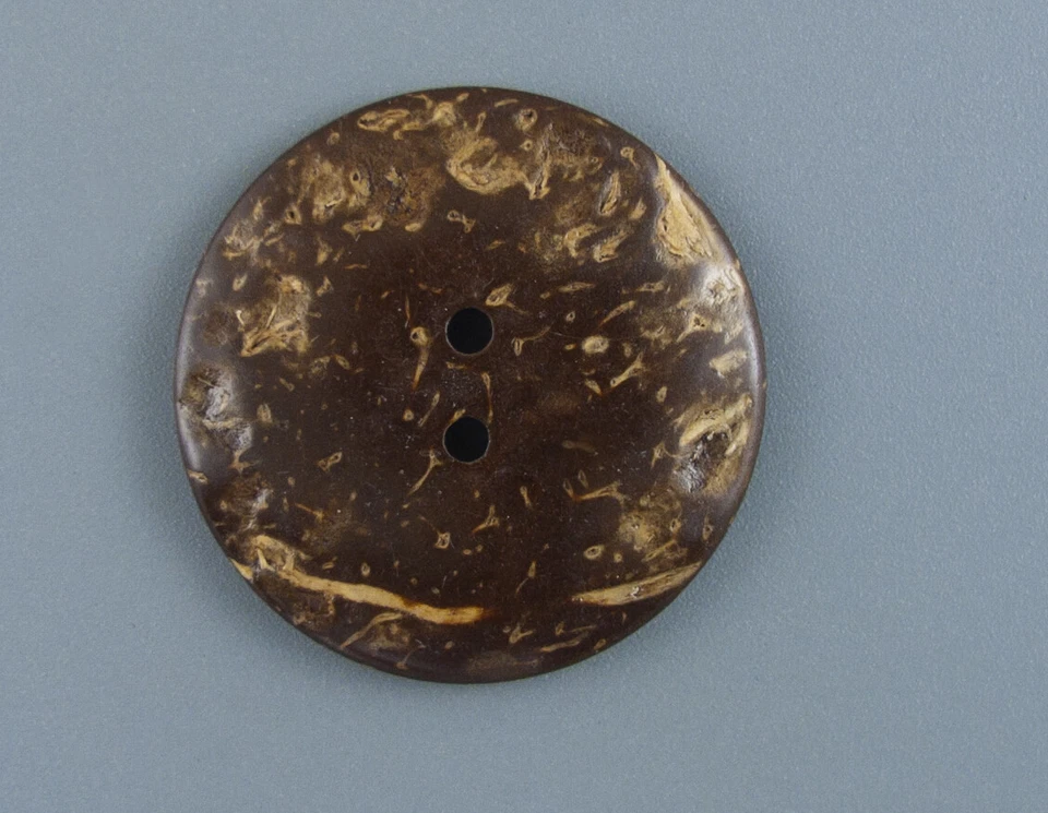 LARGE CARVED COCNUT BUTTONS - SET OF 3 - Image 3 of 3