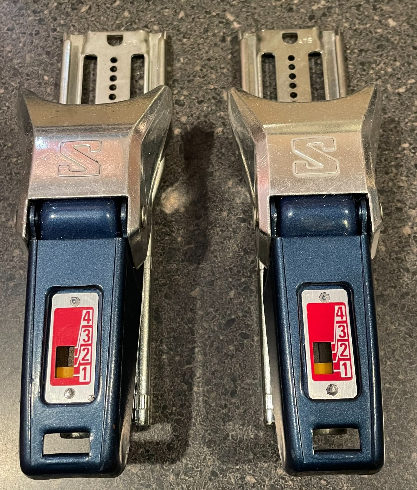 Salomon vintage metallo incompleto Tacco Rilegatore Sci Pezzi per Decorazione Esposizione NOS