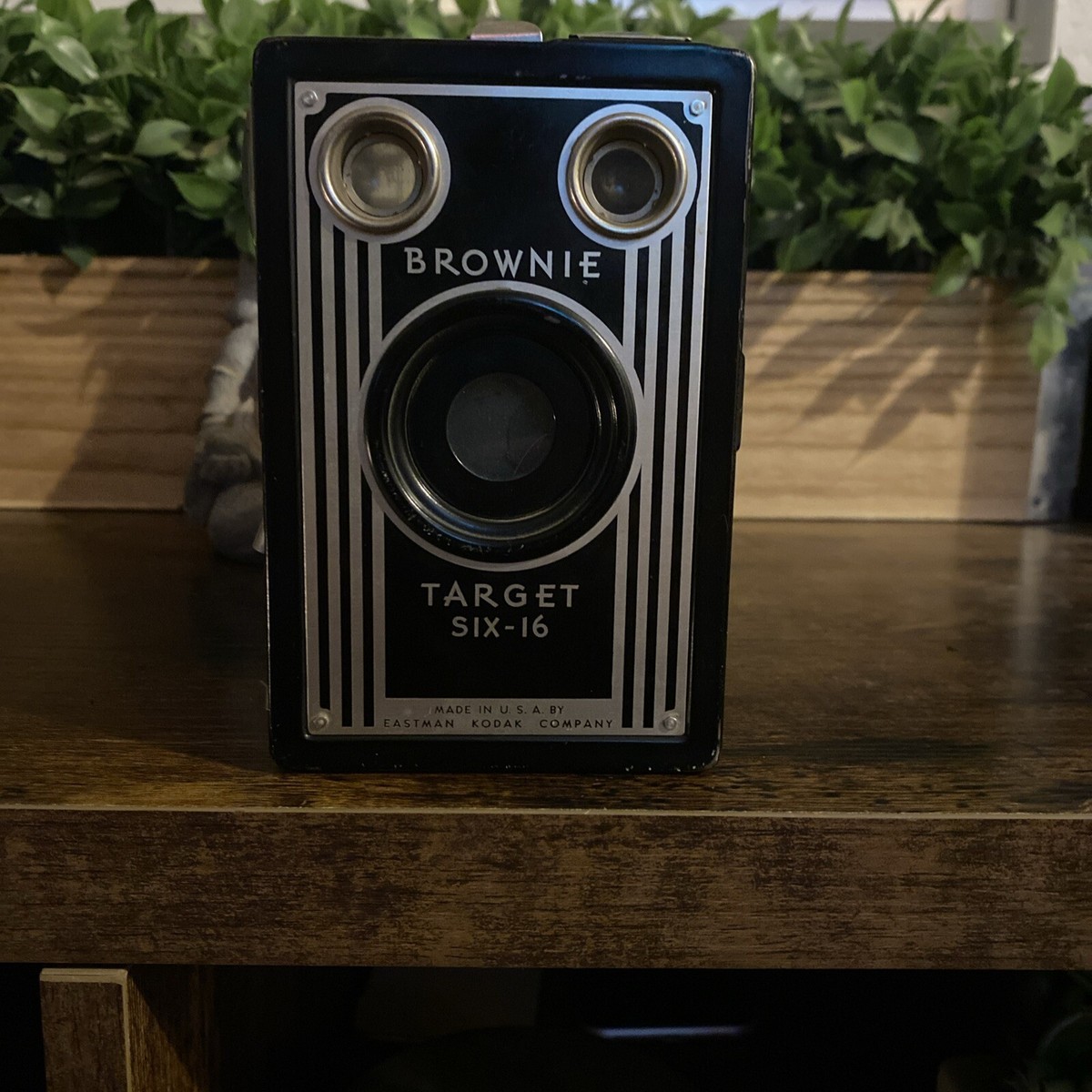 Brownie Target Six-20 Kodak Camera - 1940s - VINTAGE - 629
