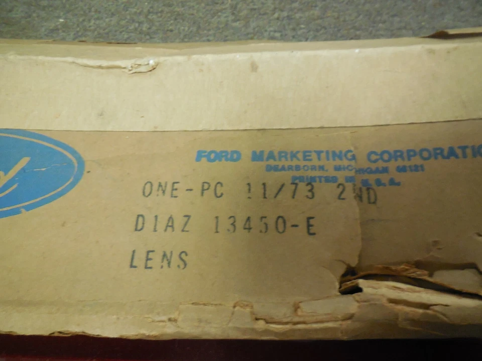 Lente de lámpara trasera LH D1AZ-13450-E Ford Galaxie 500 1971 nuevo de lote Foto 4 de 4