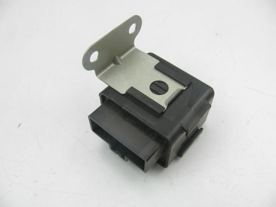 Relé de señal de giro estándar RY-176 para Nissan Máxima 1989 28424-89900 millas Foto 2 de 3