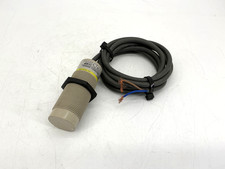 New Omron E2K-X15MF1 Capacitive Proximity Sensor Range: 15mm 12/24VDC - No Box