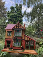 Puppenhaus. Eine seltene antike Puppenstube a...