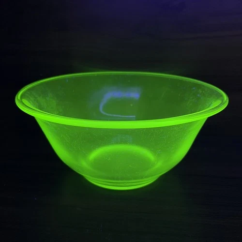 Hazel Atlas Green Vaseline Uranium Mixing Bowl 9" Vintage Depression Era UV Glow