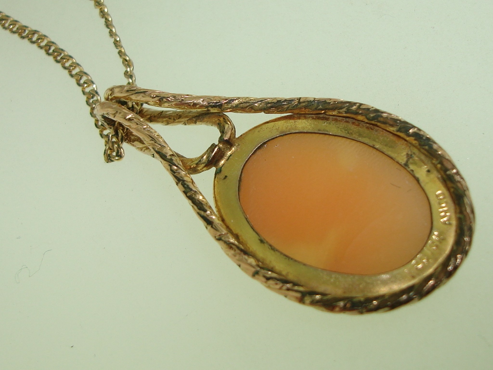 LOVELY VINTAGE AMCO GOLD FILLED CARVED SHELL CAME… - image 5