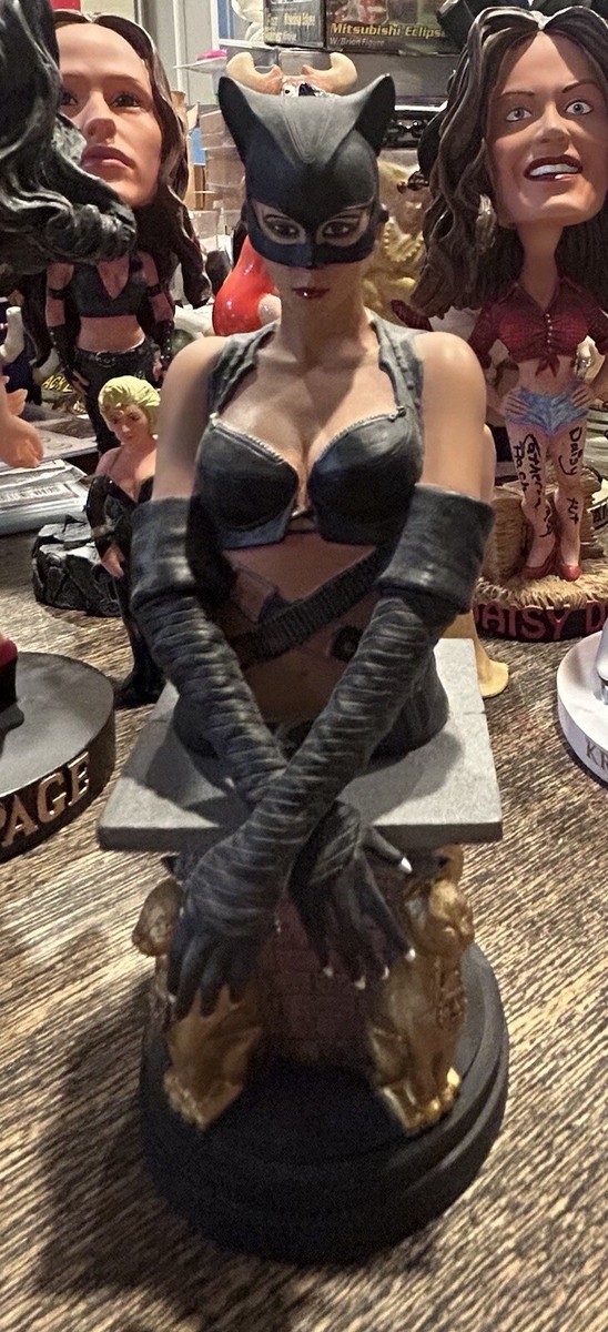 ★ CATWOMAN MOVIE MINI-BUST Catwoman Movie Collector Series - Raving Toy Maniac - The