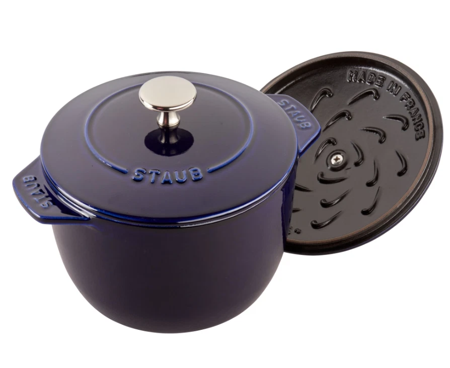 Estufa de arroz Staub Cocotte, hierro fundido, azul oscuro, 3,1 cuartos Foto 2 de 3