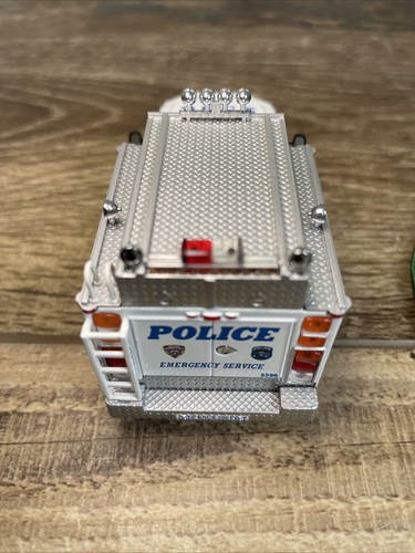 Code 3 Collectibles NYPD 1992 Ford Radio Emergency Truck #6, 12551, 2003 & Patch - Picture 5 of 9