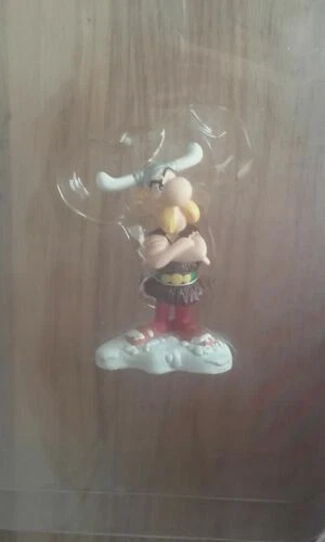 Figurines de héros de BD en résine
