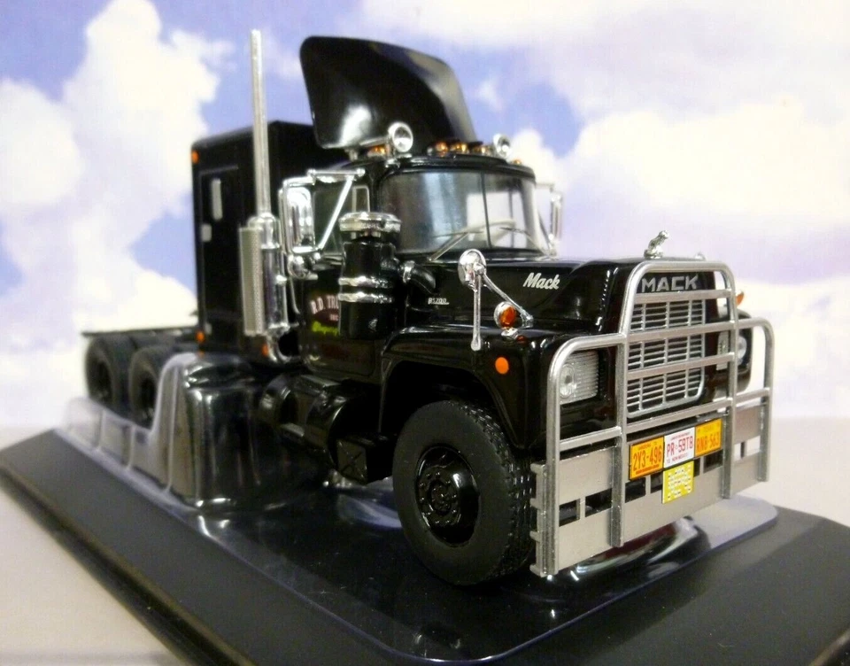 IXO DIECAST 1/43 1966 MACK R SERIES TRUCK RUBBER DUCK "CONVOY" IN BLACK TR100 - Image 2 of 4
