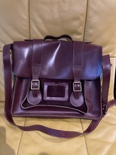 Borsa a tracolla Dr Martens 15 pollici in pelle e pony haïr rosso ciliegia - rara