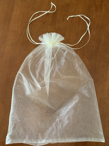 Beautiful!! Lot Of 13 - Large 11”x15” Ivory Organza Bags W/Satin Drawstring - Picture 1 of 3