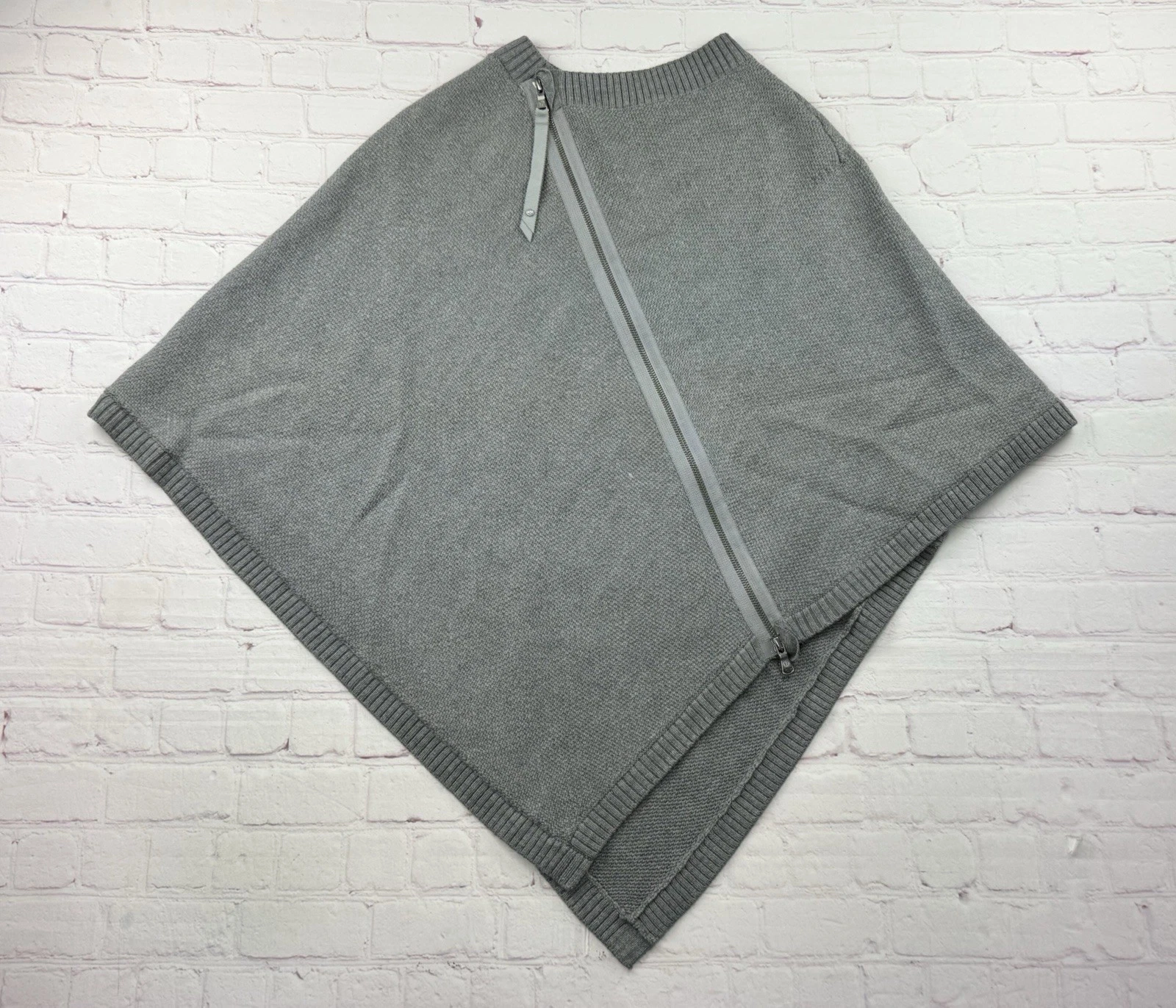 lululemon On The Go Asymmetrical Exposed Zip 100% Merino Wool Poncho Gray OS