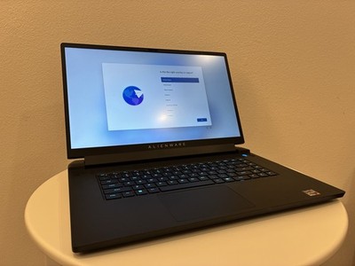Alienware m17 R5 AMD Ryzen 7 6800H 32GB RAM 512GB SSD RTX 3050-Ti 