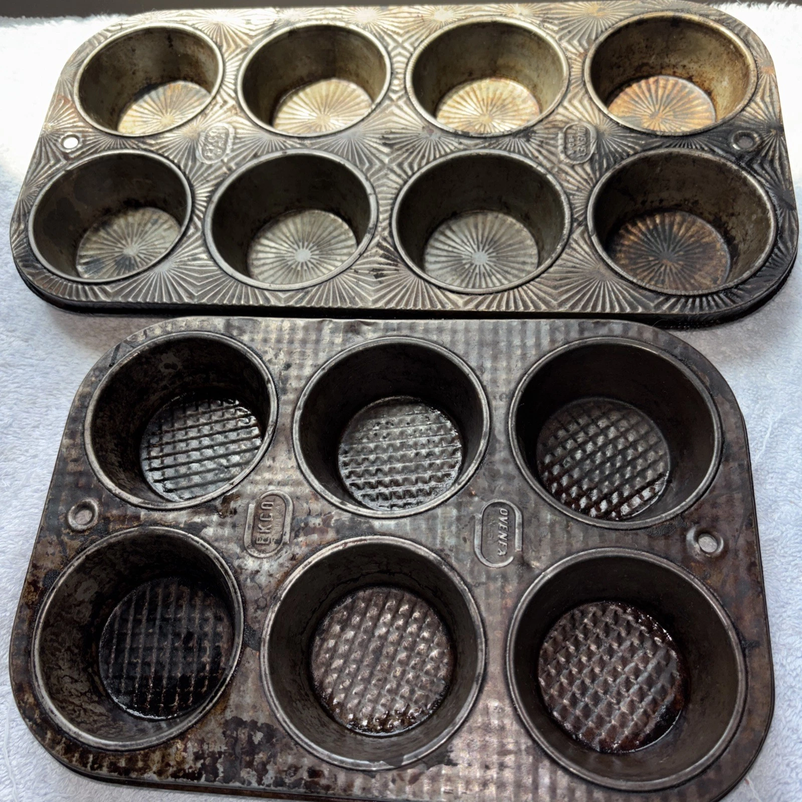 VTG 2 Ekco Ovenex 8 & 12 Muffin Cup Cake Tin Pans Starburst & Waffle Patterns
