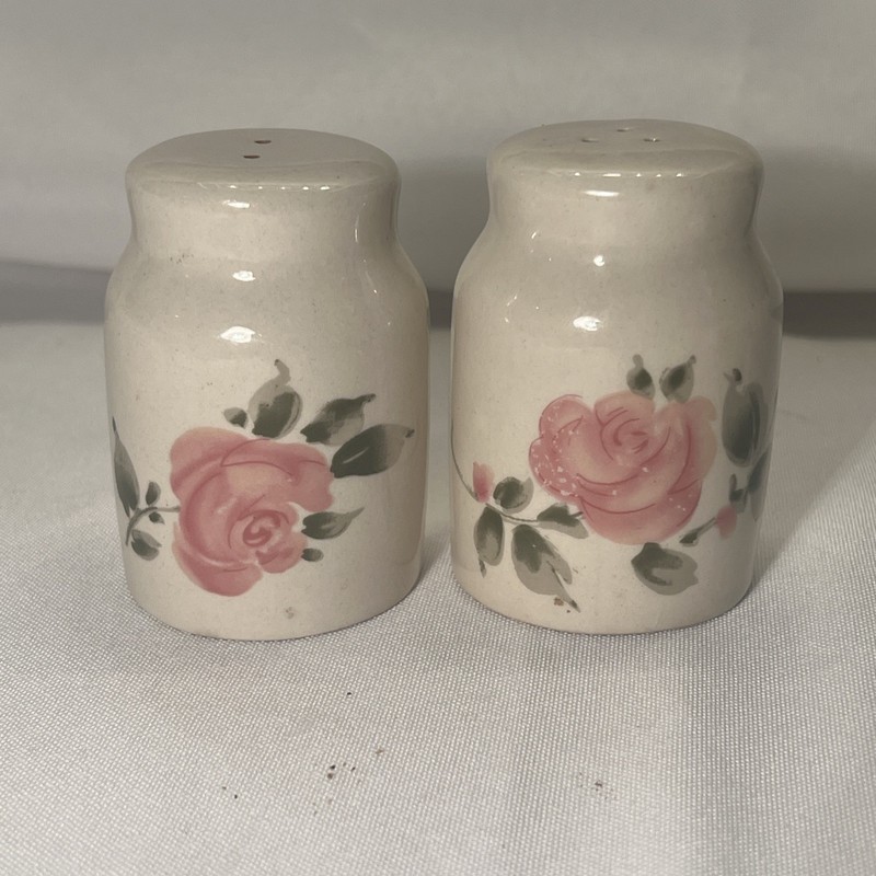 Vintage Gibson Roseland Salt & Pepper Shakers Ceramic Rose Cottagecore Floral