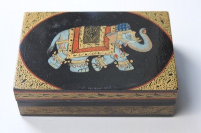 Lackierte Schmuckschatulle Glückselefant aus Mangoholz